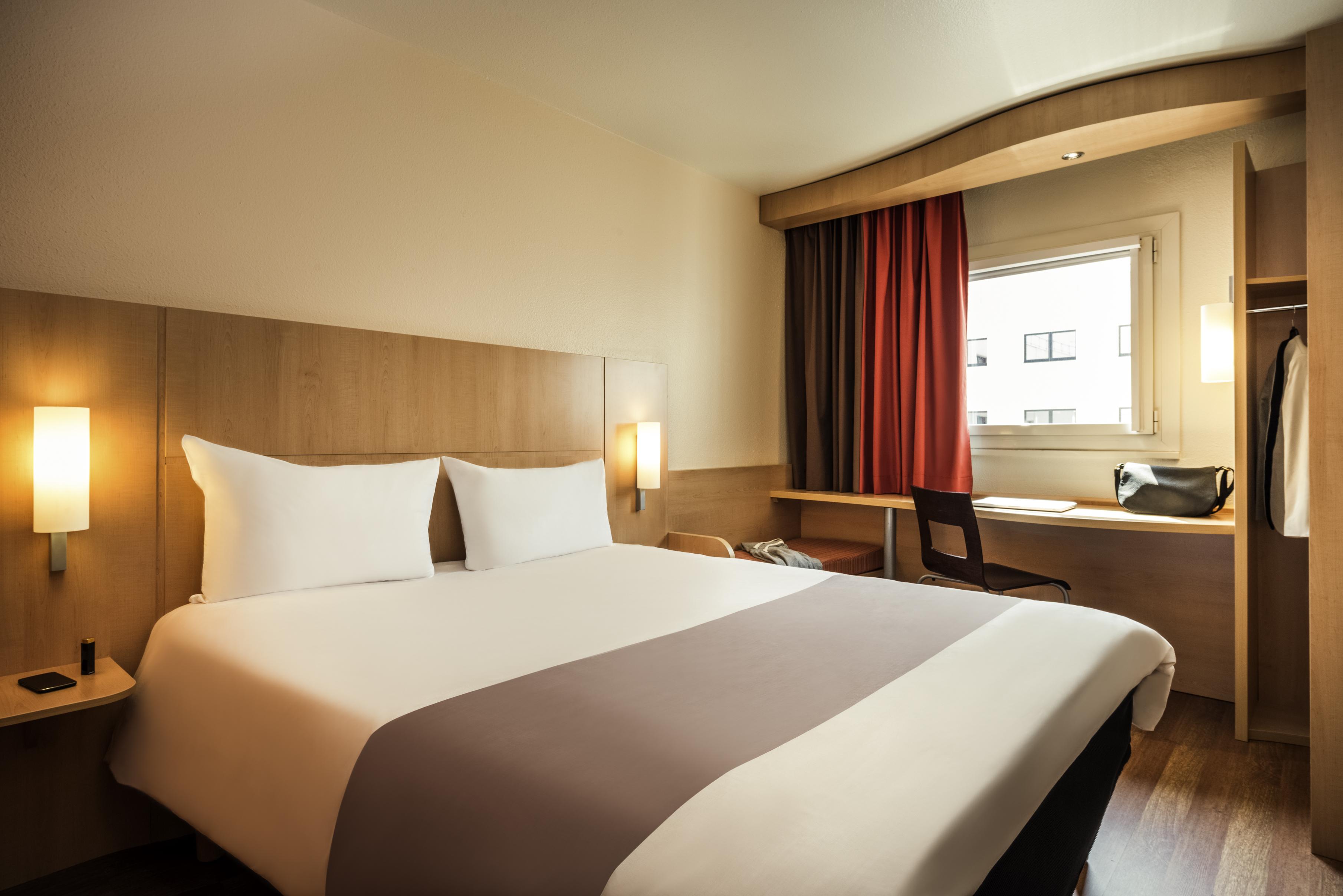 Hotel ibis Paris Montmartre 18ème Esterno foto