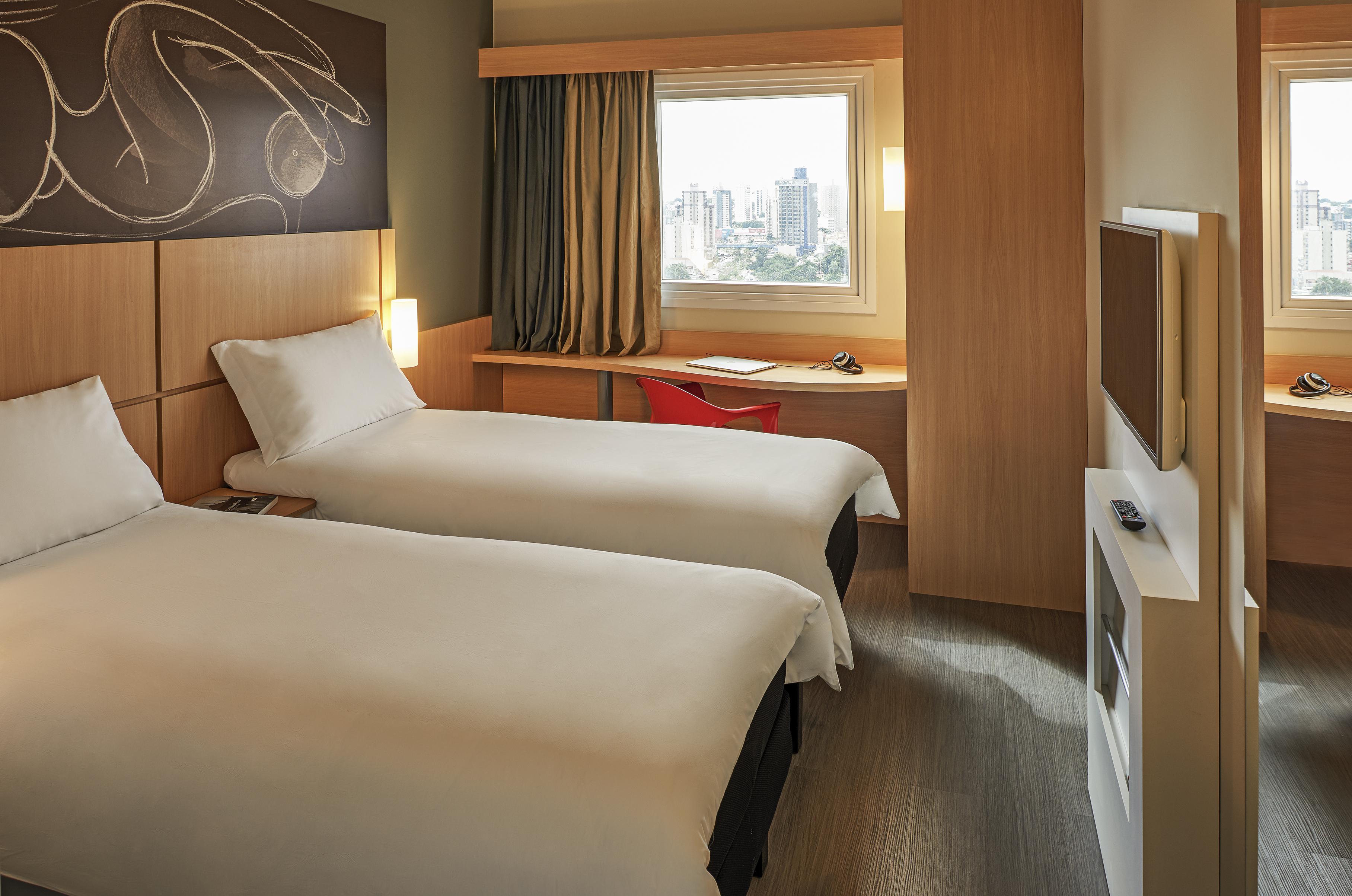 Hotel ibis Paris Montmartre 18ème Esterno foto