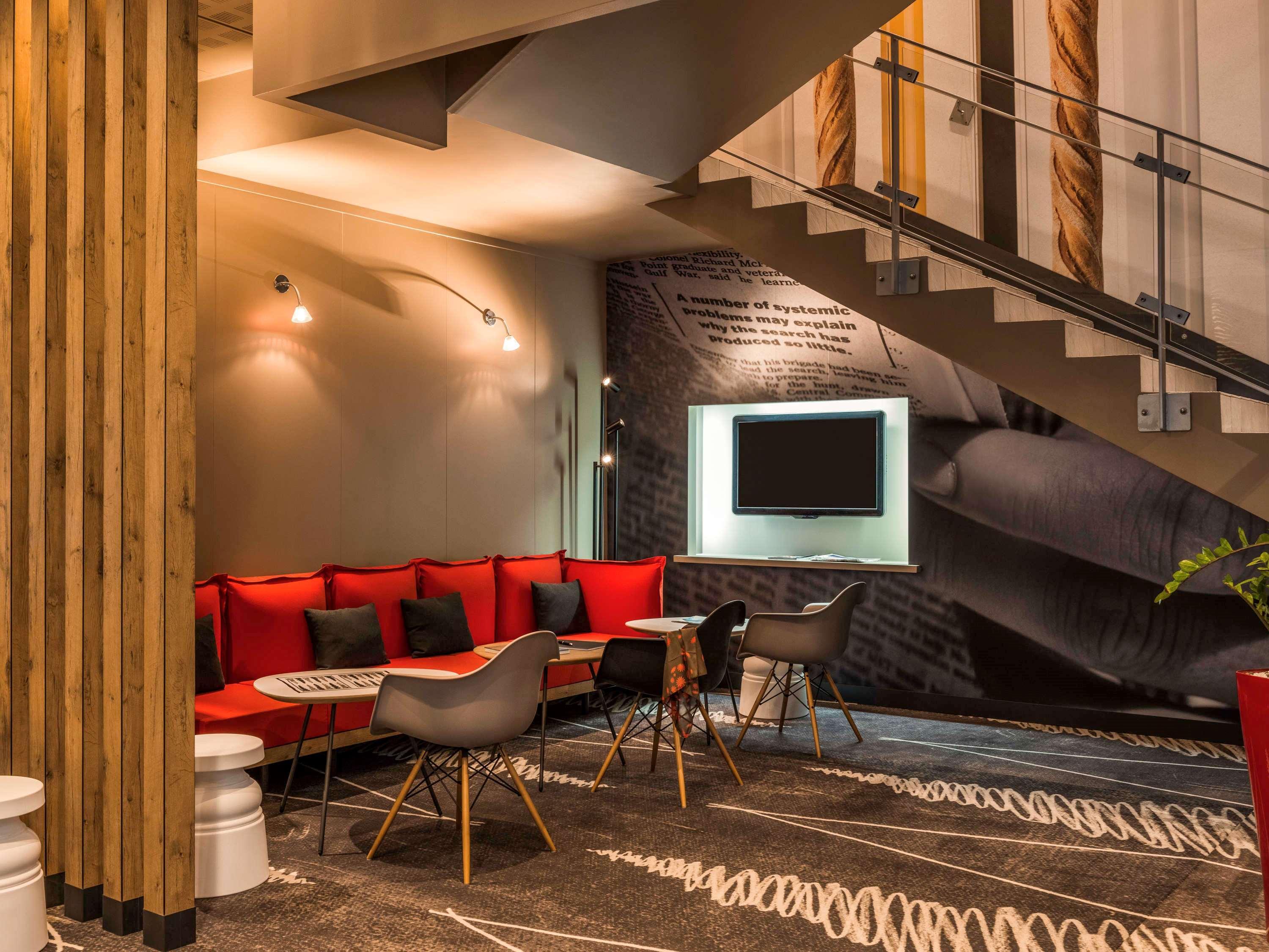 Hotel ibis Paris Montmartre 18ème Esterno foto