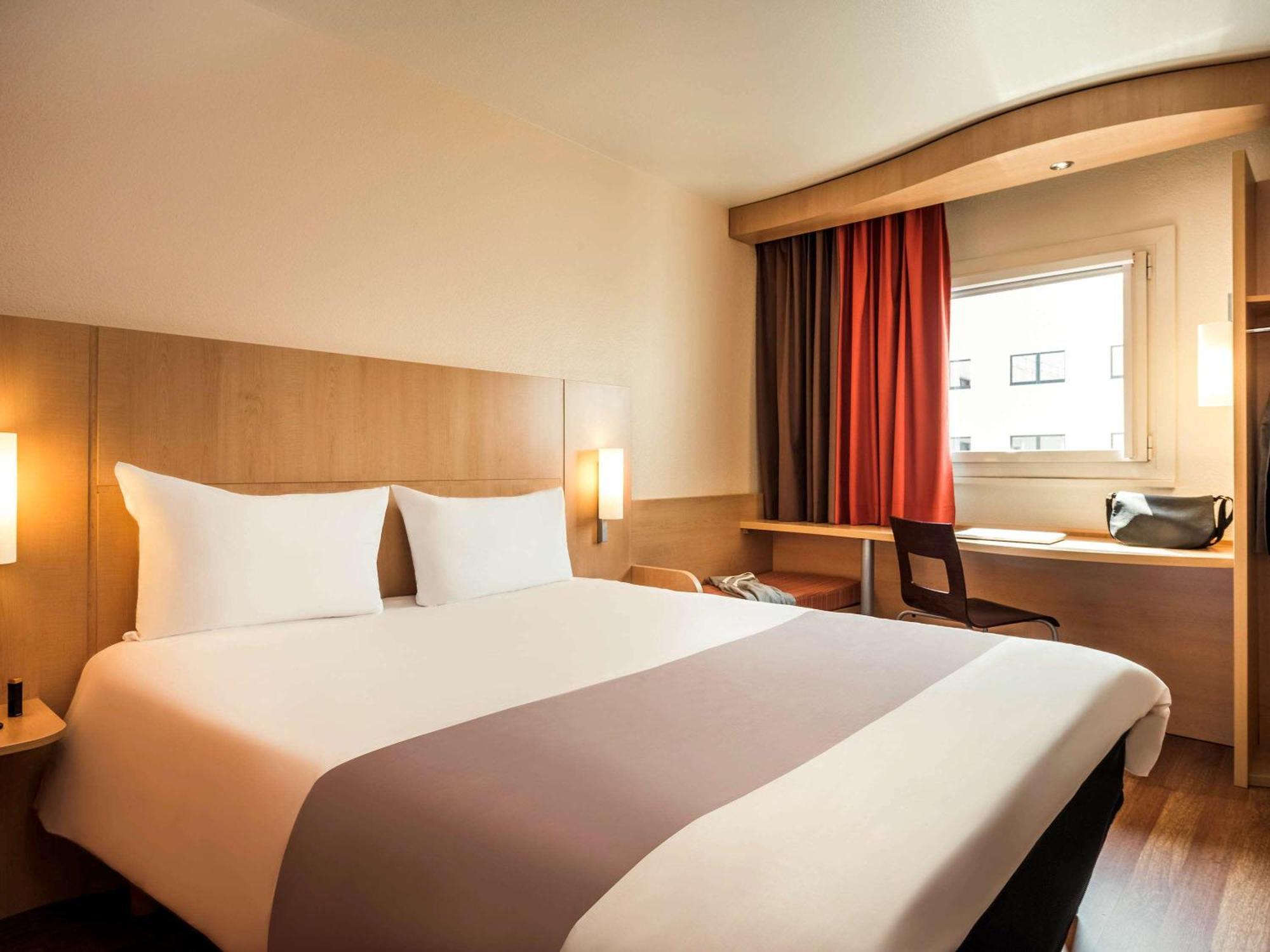 Hotel ibis Paris Montmartre 18ème Esterno foto