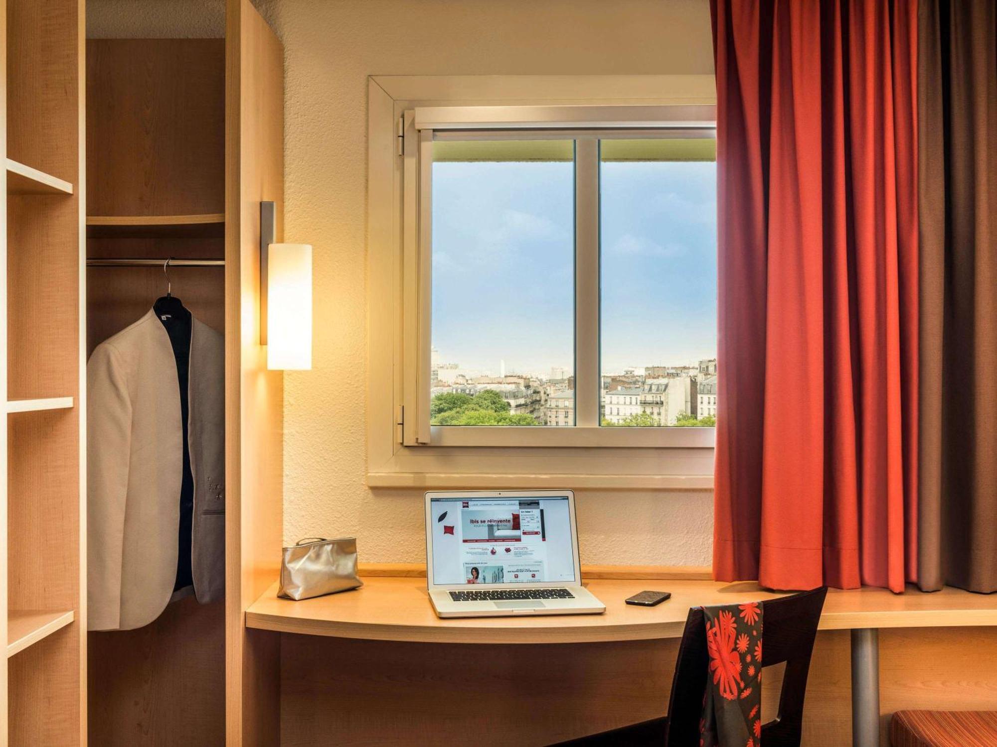 Hotel ibis Paris Montmartre 18ème Esterno foto