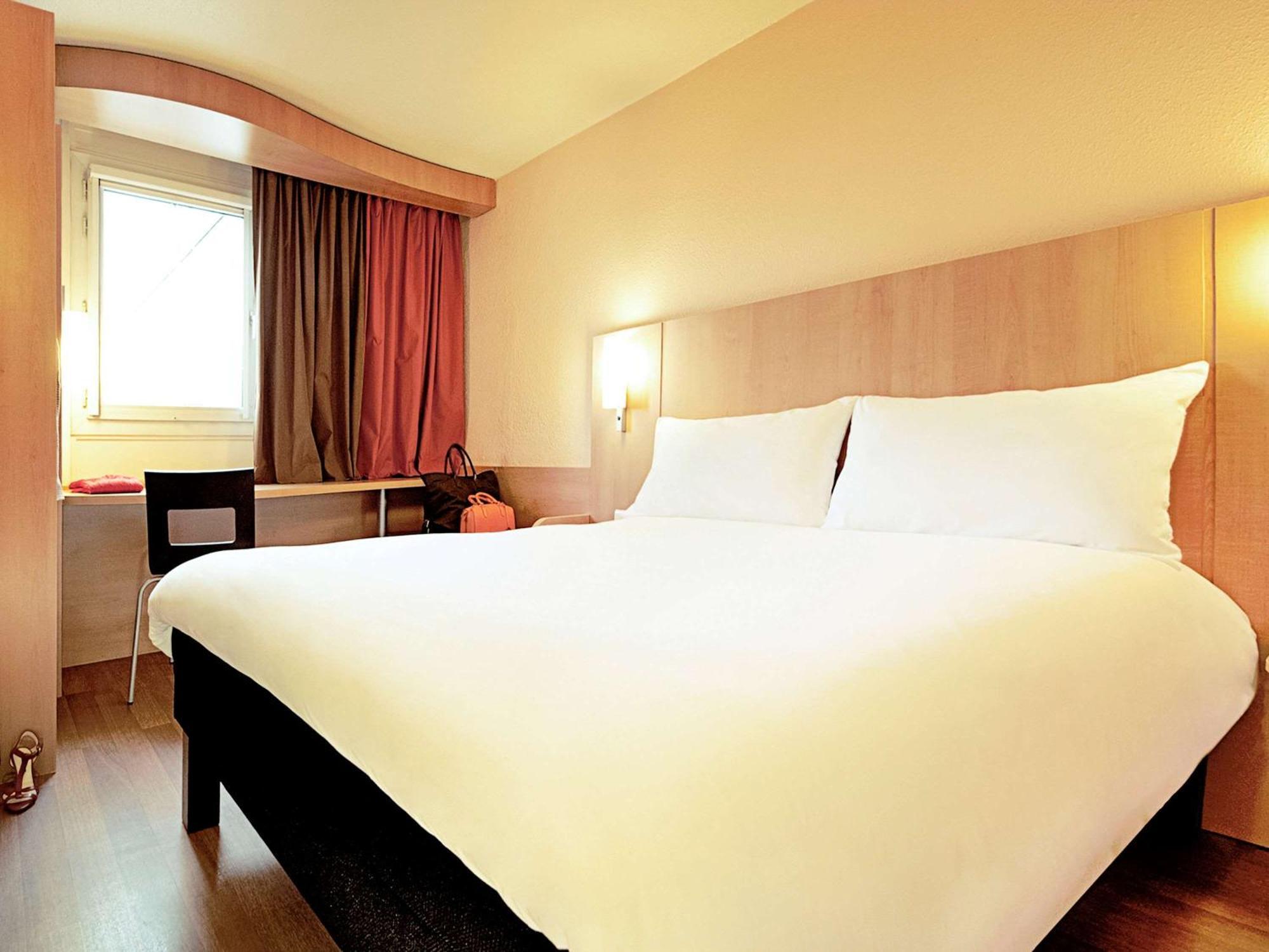 Hotel ibis Paris Montmartre 18ème Esterno foto