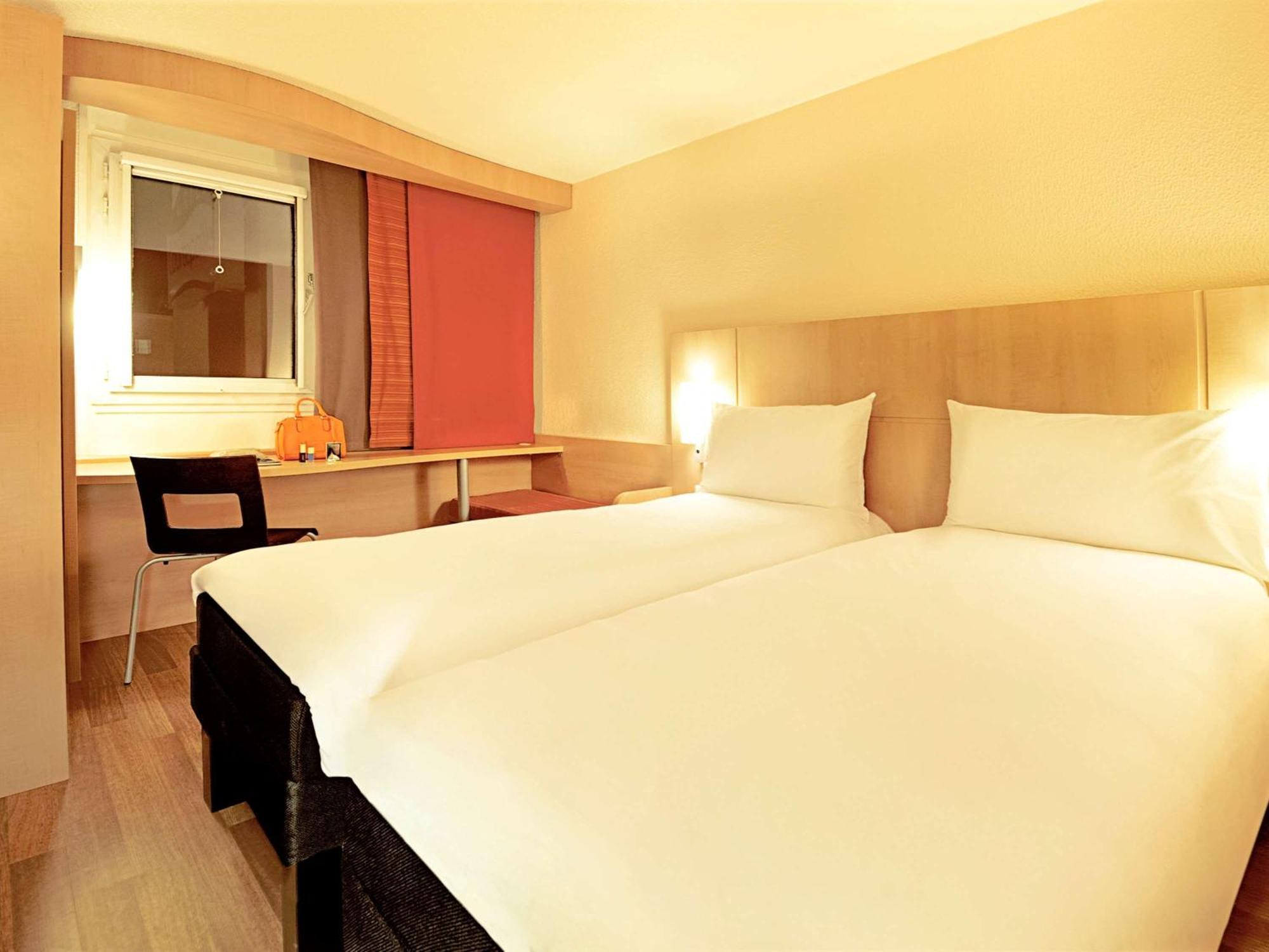 Hotel ibis Paris Montmartre 18ème Esterno foto