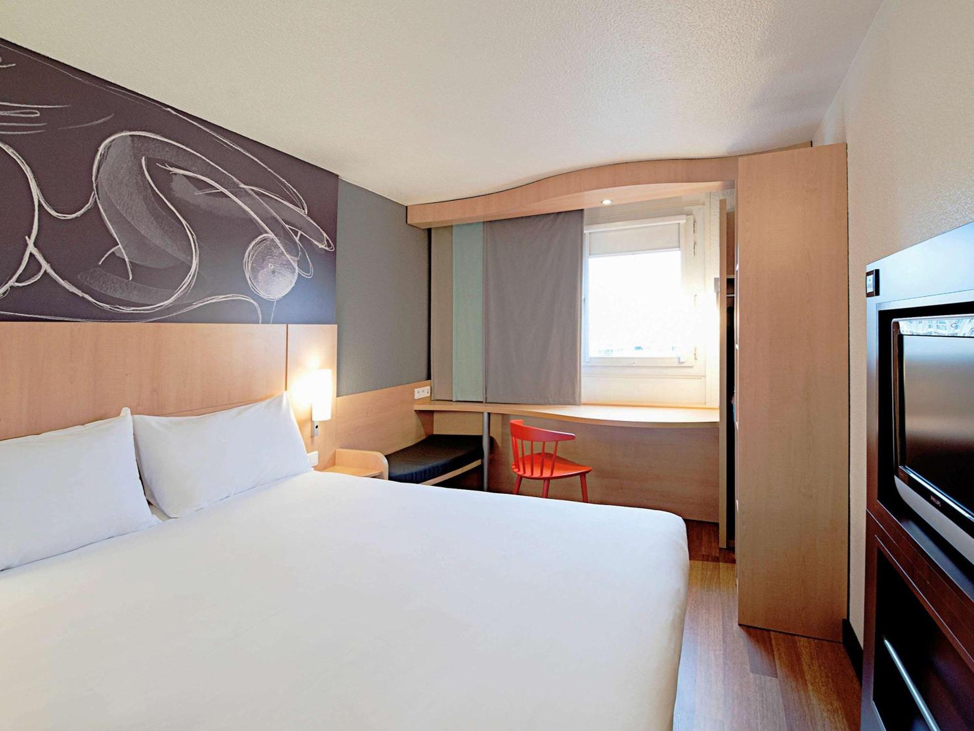 Hotel ibis Paris Montmartre 18ème Esterno foto