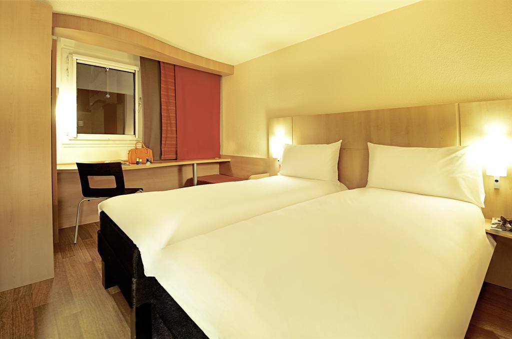 Hotel ibis Paris Montmartre 18ème Camera foto