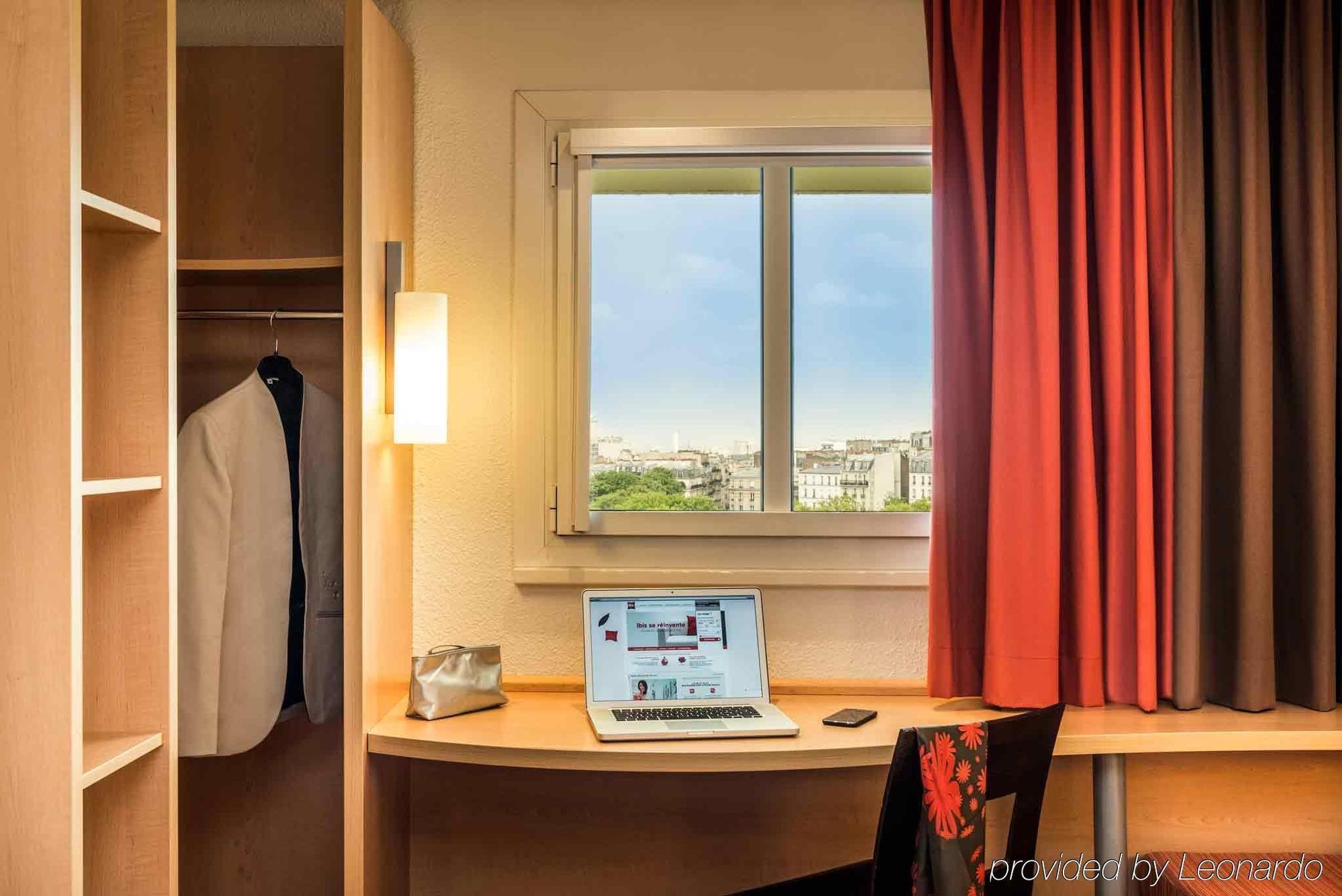 Hotel ibis Paris Montmartre 18ème Esterno foto
