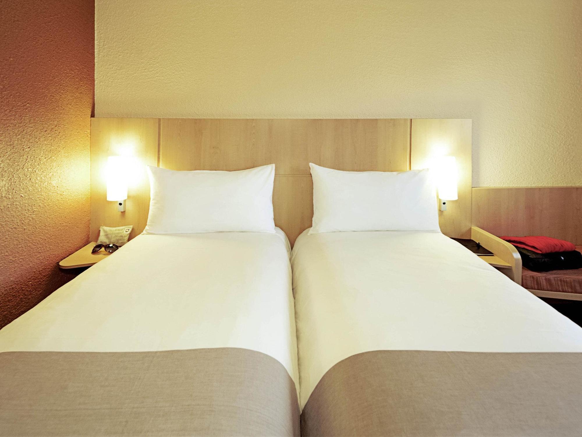 Hotel ibis Paris Montmartre 18ème Esterno foto