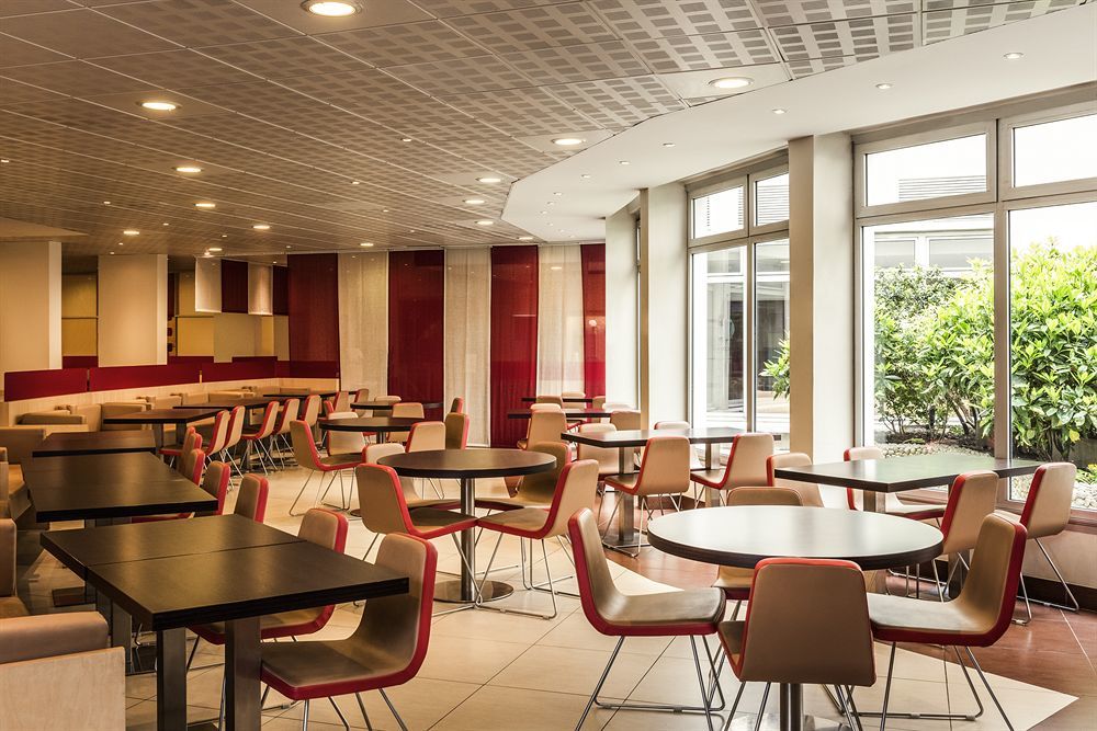 Hotel ibis Paris Montmartre 18ème Esterno foto