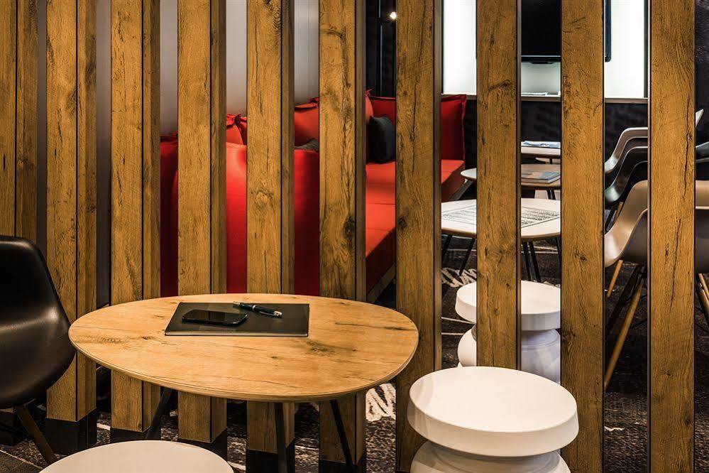 Hotel ibis Paris Montmartre 18ème Esterno foto