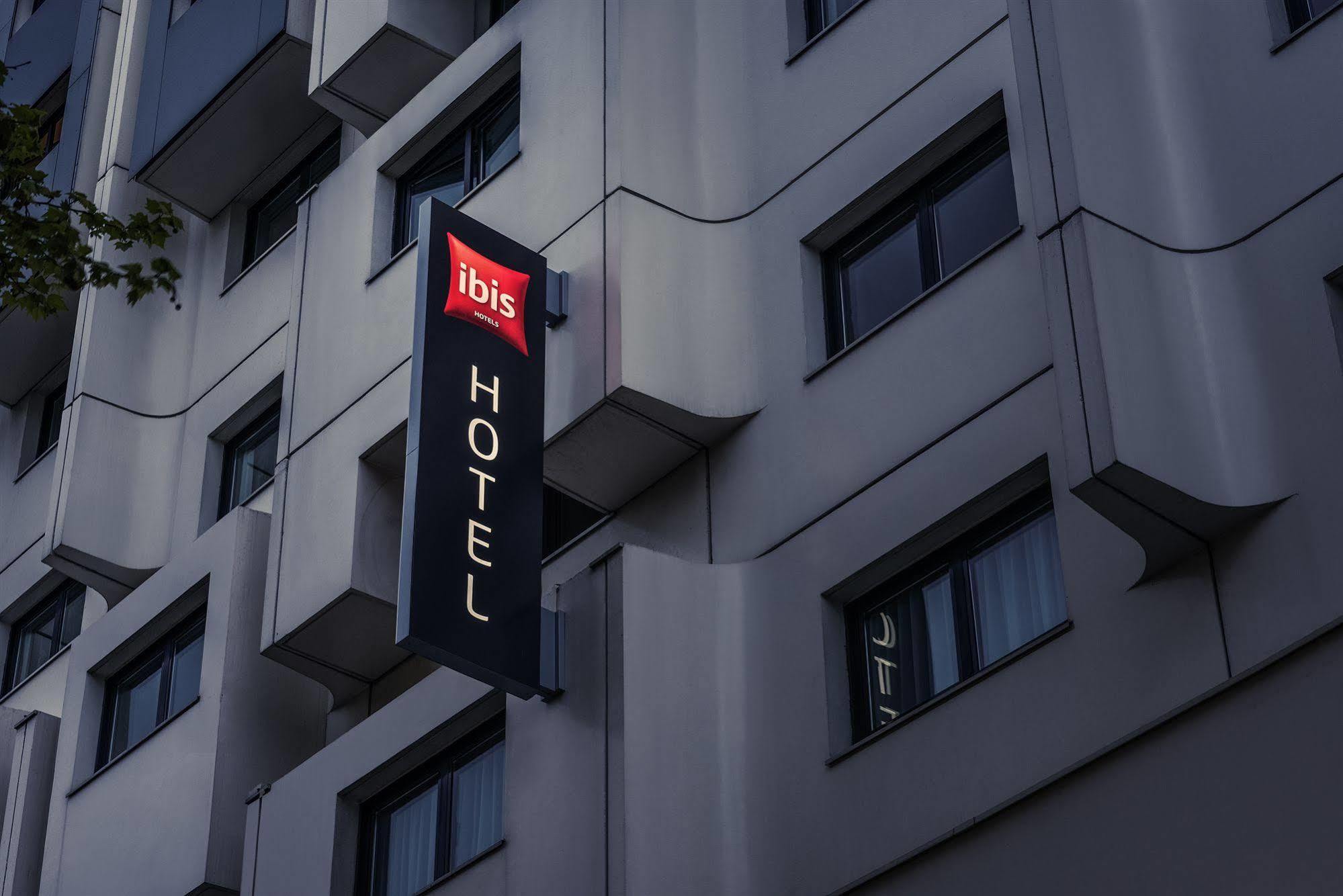 Hotel ibis Paris Montmartre 18ème Esterno foto