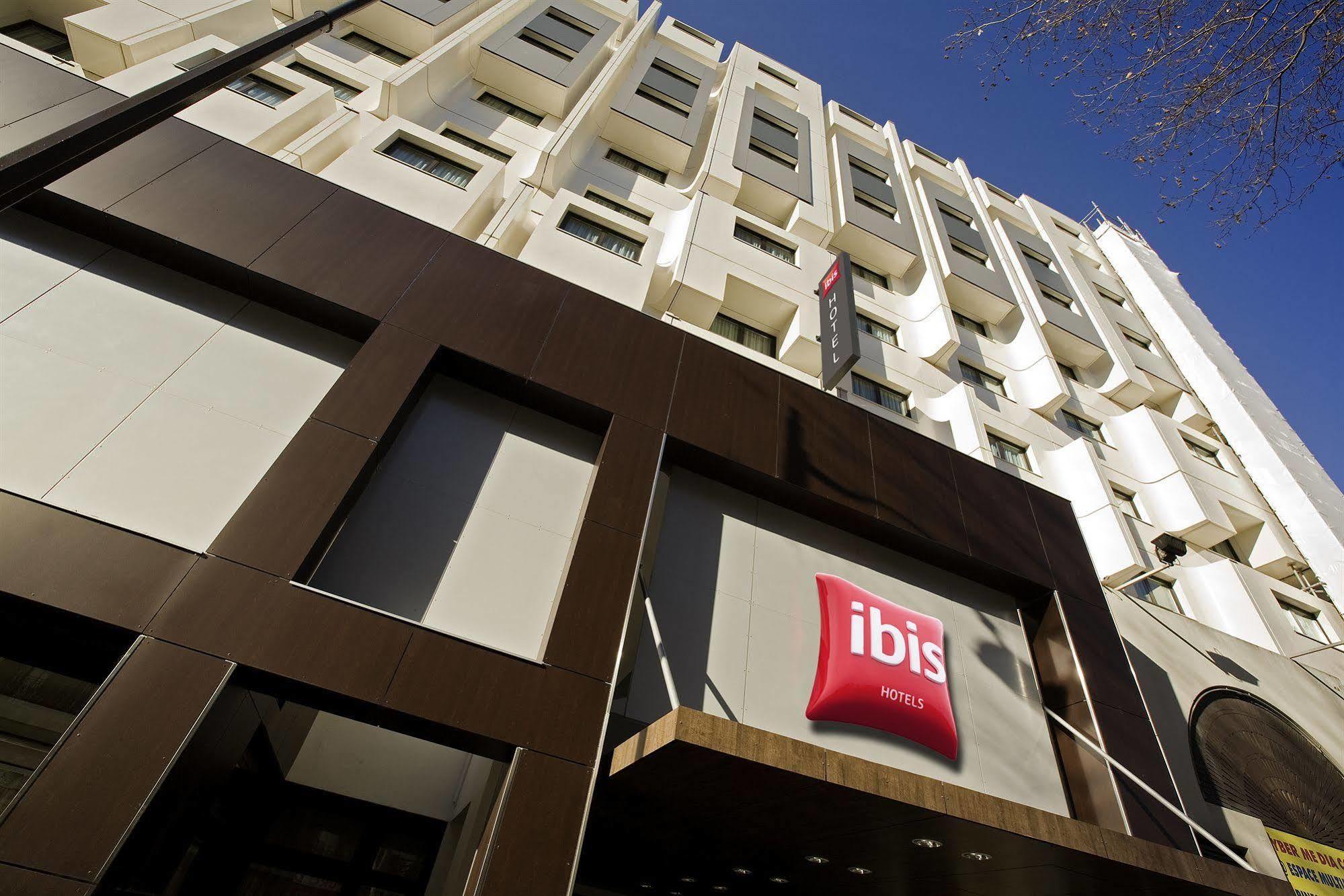 Hotel ibis Paris Montmartre 18ème Esterno foto