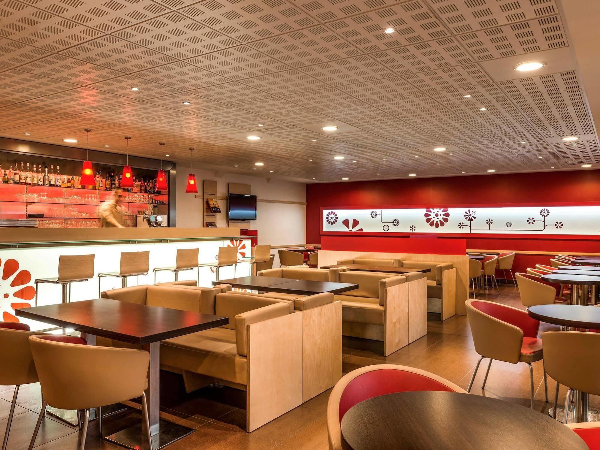 Hotel ibis Paris Montmartre 18ème Esterno foto